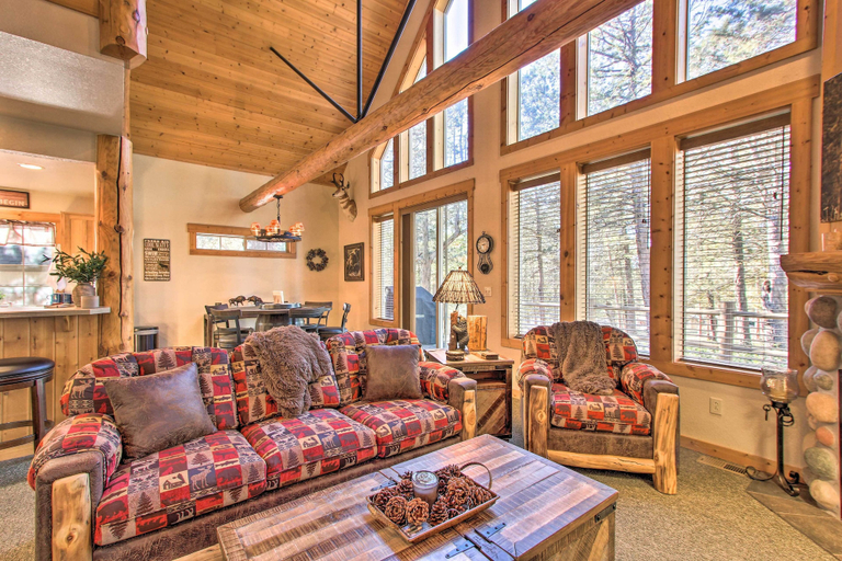 Others 4, Klamath Falls Cabin Retreat w/ Deck & Grill!, Klamath