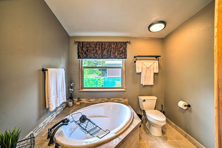 Bathroom 4, 'moose Lodge' Cabin w/ Entertainment Gazebo!, King
