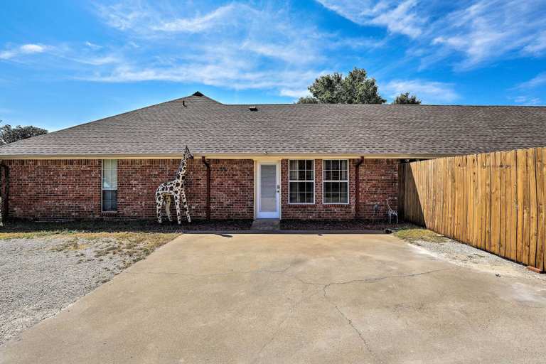 Exterior & Views 1, Granbury Studio - 10 Mins From Town + The Lake!, Hood