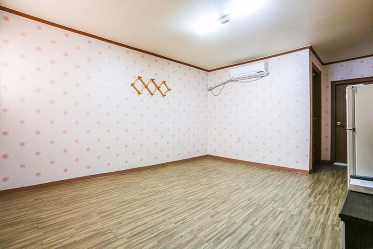 Others 3, Hwaseong (Jebudo) Islet Pension, Hwaseong