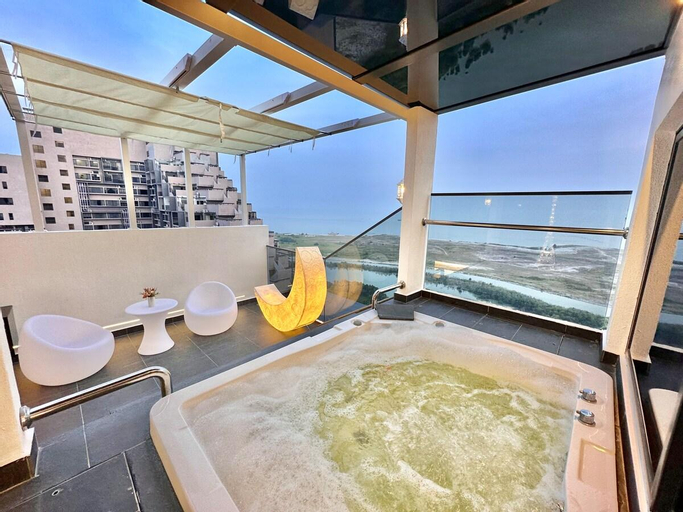 Sport & Beauty 2, MWHolidayA2713{SkyGalaxy}PrivateJacuzzi@SeaVilla, Malacca City