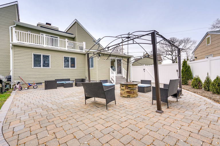 Exterior & Views 2, Lovely Ocean Gate Home < 1 Mi to Beach!, Ocean