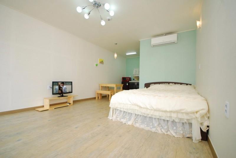 Bedroom 2, Gangneung Tyche House Pension, Gangneung