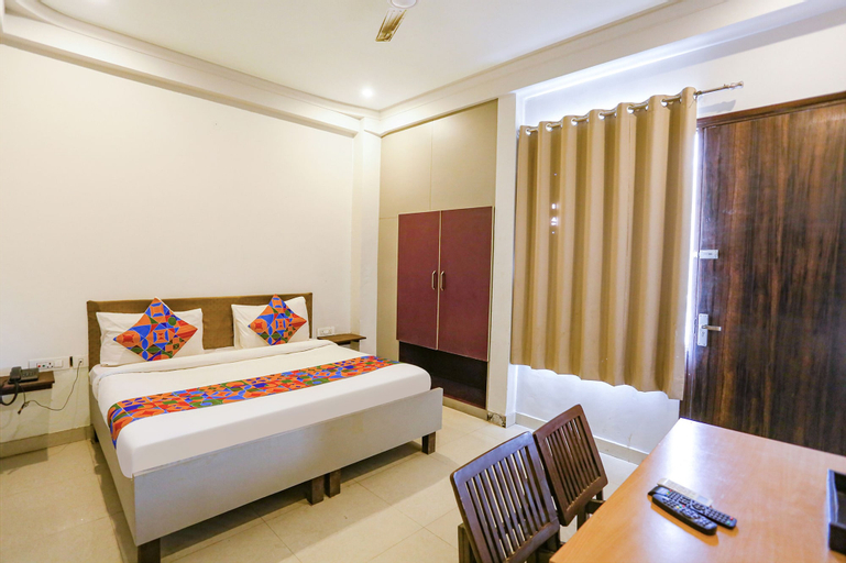Fabexpress Novel Suites, West