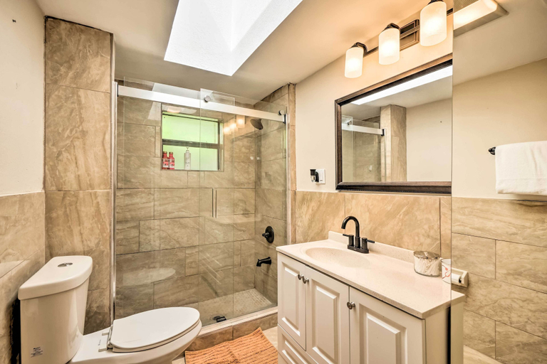 Bathroom 4, Lush Riverfront Escape w/ Private Boat Dock!, Hillsborough