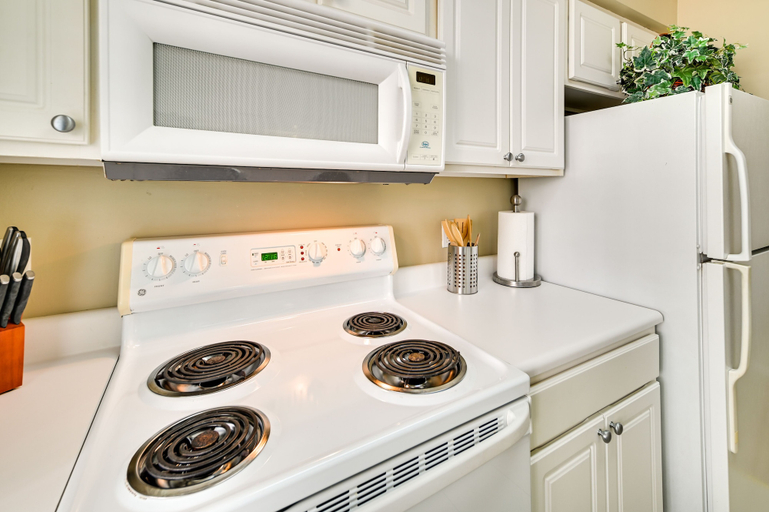 Others 5, Myrtle Beach Condo w/ Pool: Near Golf & Mall!, Horry