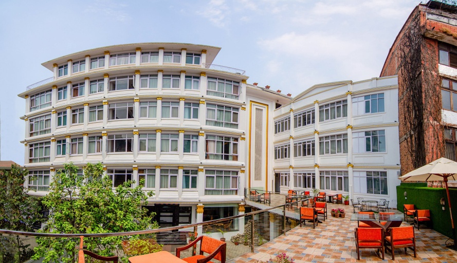 Exterior & Views