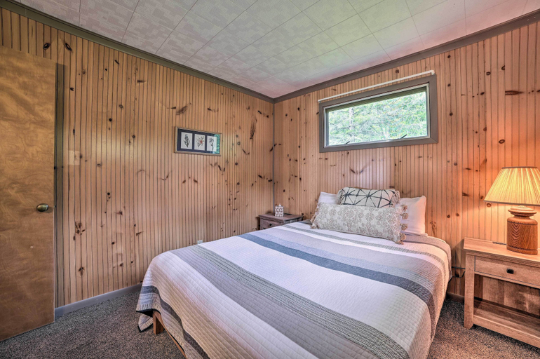 Bedroom 3, Comfy Burt Lake Abode - On-site Lake Access!, Cheboygan