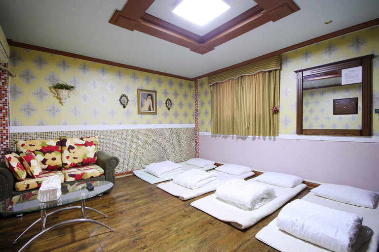 Bedroom 2, Gumi Wonpyeongdong Chere-vill, Gumi