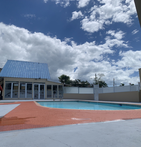 Exterior & Views 2, Mi Tierra