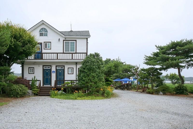 Exterior & Views 1, Taean (Anmyeondo) Kkotji White Pension, Taean