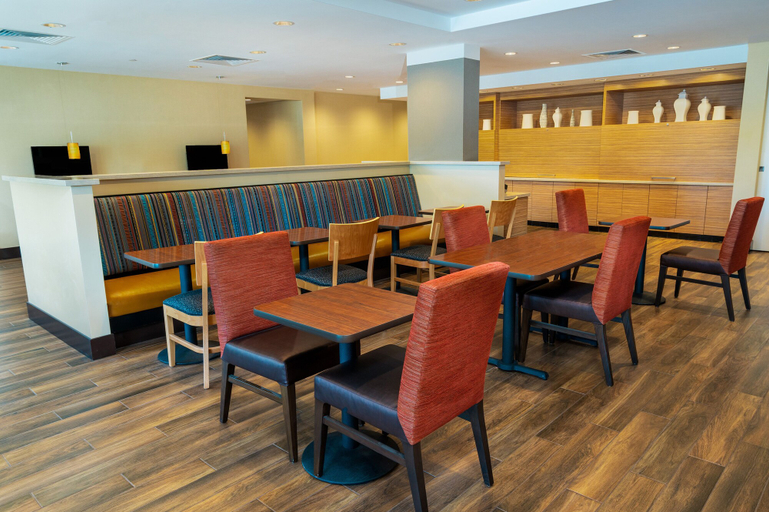Food & Drinks 5, TownePlace Suites by Marriott Irvine Lake Forest, Orange