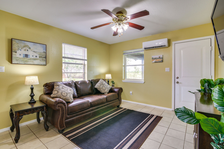 Others 1, Classy San Benito Vacation Rental With Chiminea!, Cameron