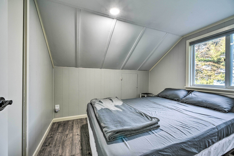 Bedroom 5, Waterfront Lake Huron Getaway: Private Beach!, Sanilac