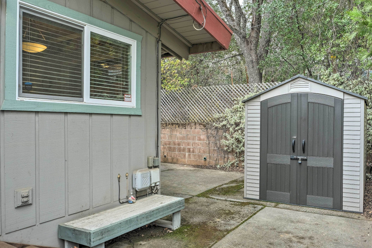Exterior & Views 2, Murphys Workspace Hub < 1 Mi to Main Street!, Calaveras