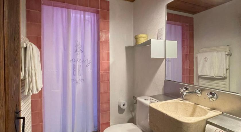 Bedroom 2, Quinta do Barrieiro - Art Selection by Maria Leal da Costa, Marvão
