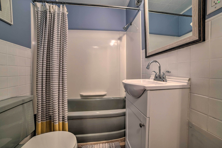 Bathroom, Comfy Burt Lake Abode - On-site Lake Access!, Cheboygan