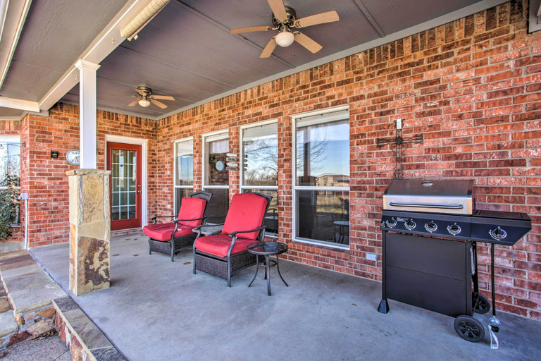 Others 5, Sherman Villa: Private Pool & Hot Tub!, Grayson