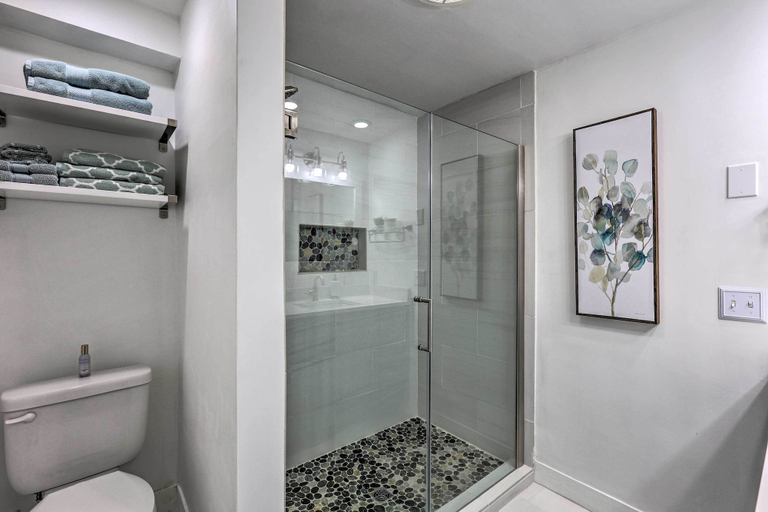 Bathroom 4, Sugar Mountain Escape w/ Deck & Mountain Views!, Avery