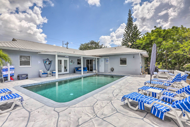 Sport & Beauty 1, Airy Canal-front Oasis in Cape Coral w/ Pool!, Lee