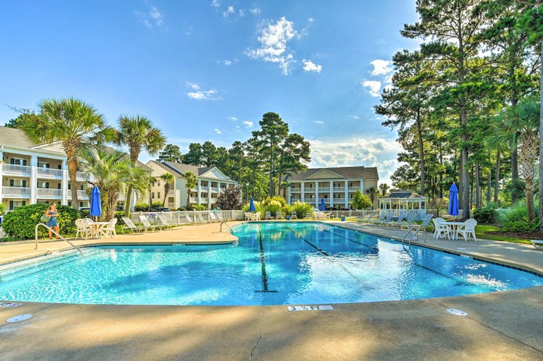 Sport & Beauty 1, Myrtle Beach Condo w/ Pool: Near Golf & Mall!, Horry