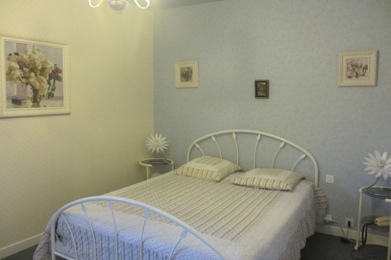 Bedroom 2, Hôtel-Restaurant La Crèche et sa piscine intérieure - Logis Hôtels, Haute-Loire
