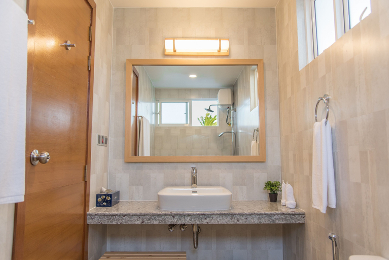 Bathroom 5, Reef Edge Thulusdhoo, Kaafu Atoll