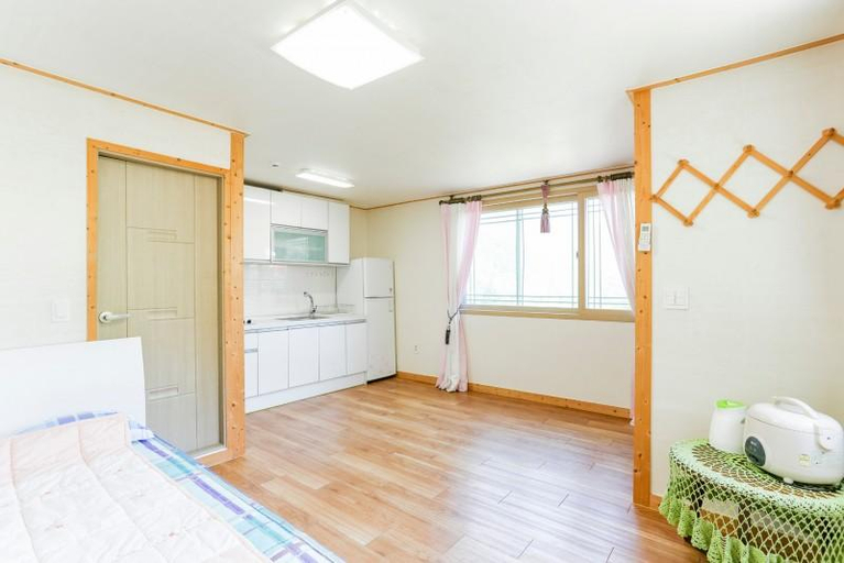 Others 4, Jecheon Haereul Pumeun Dal Pension, Jecheon