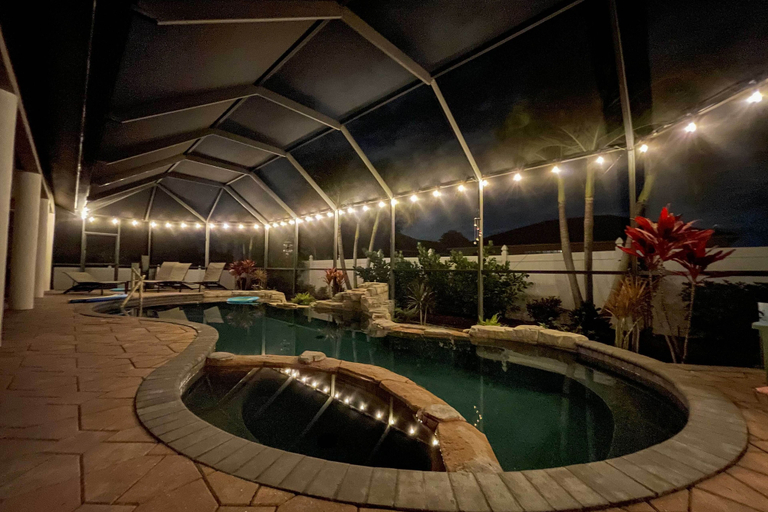 Sport & Beauty, Spacious Oasis with Lagoon Pool and Spa in Cape Coral!, Lee