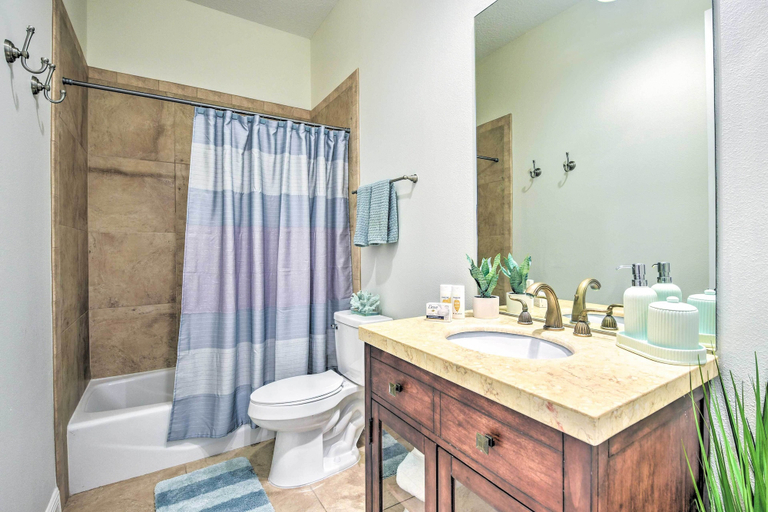 Bathroom 3, Sunny Sarasota Abode w/ Yard ~ 1 Mi to Dtwn!, Sarasota