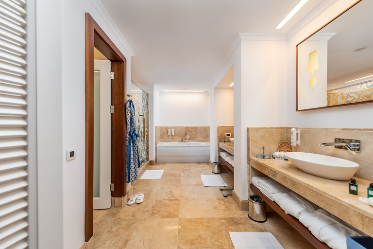 Bathroom 5, Cornelia Diamond Golf Resort & SPA, Serik