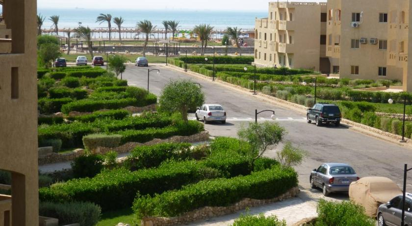 Exterior & Views 5, 2 Bedroom Apartment, Mousa Coast Resort - For Families, Al-Janayin