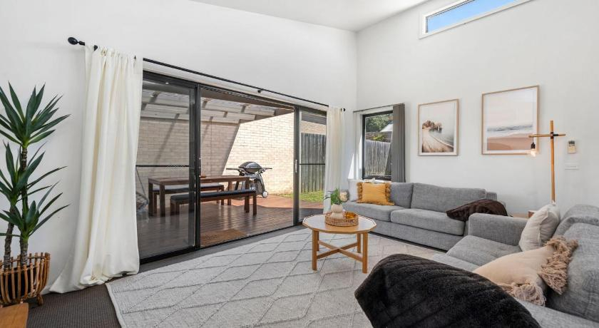 Central Seaside Getaway, Surf Coast - East