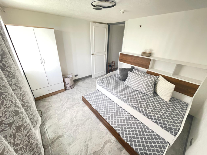 The Cosy Condo, Cainta