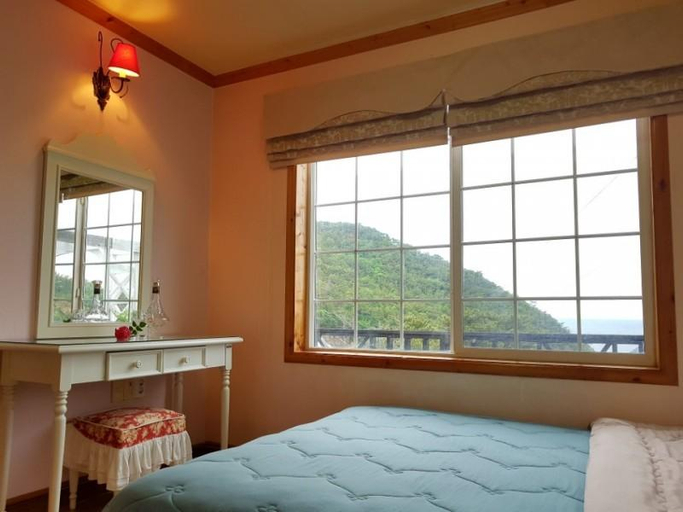 Bedroom 2, Geojedo Nuri Pension, Geoje