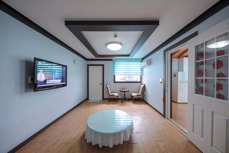Others 3, Taean (Anmyeondo) Kkotji White Pension, Taean