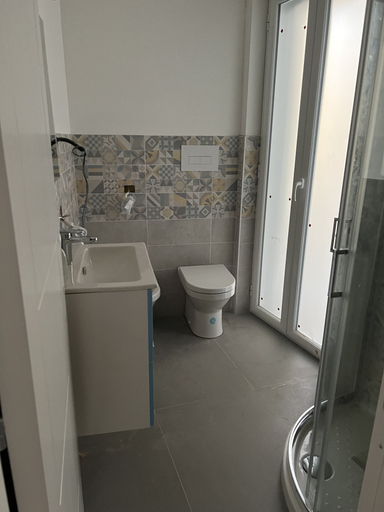 Bathroom 4, Porta Saracena Rooms, Salerno