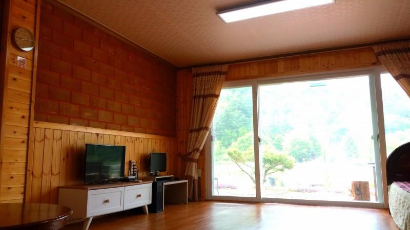 5, Hwacheon Mountain Scent Water Scent Ocher Pension, Hwacheon
