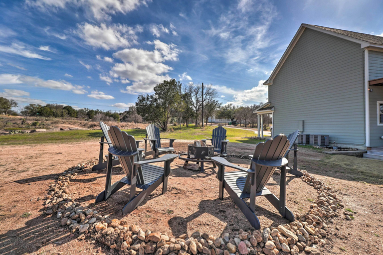Others 5, Lake LBJ Waterfront Vacation Rental!, Burnet