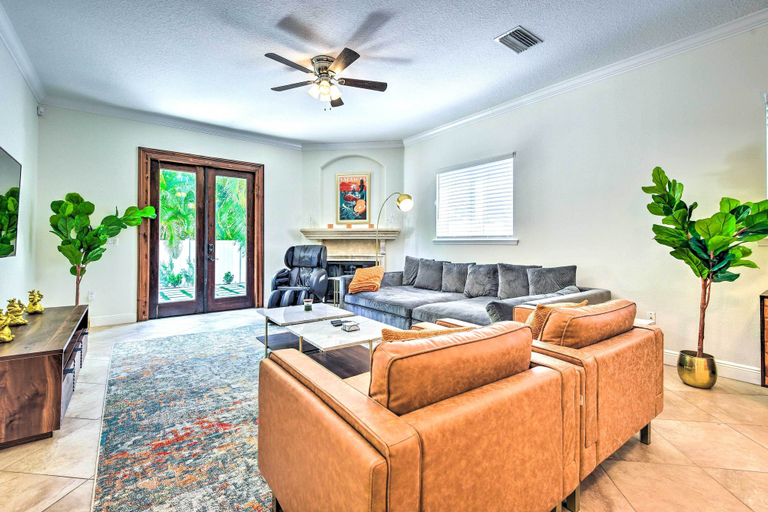 Others 5, Sunny Sarasota Abode w/ Yard ~ 1 Mi to Dtwn!, Sarasota