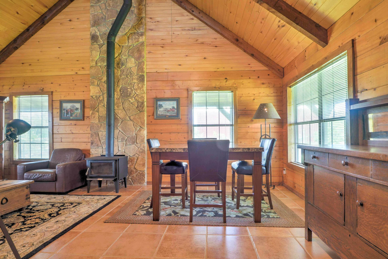 Others 5, On Farm: Rustic Carmine Log Cabin w/ Porch!, Washington