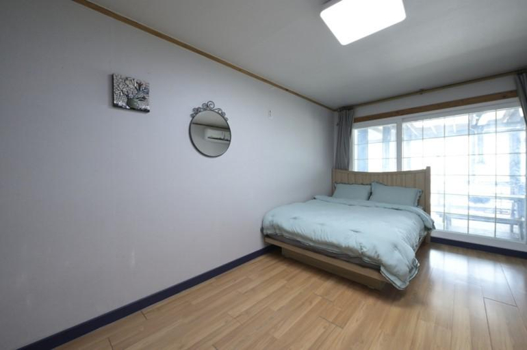 Bedroom 3, Seokmodo Jangguneomeo Pension, Ganghwa
