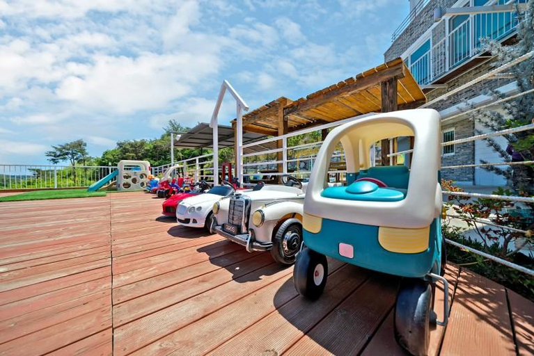 Others 5, Taean Laboom Pension, Taean