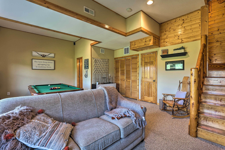 Others 4, Piney Creek Mountain-view Cabin w/ Wraparound Deck, Alleghany