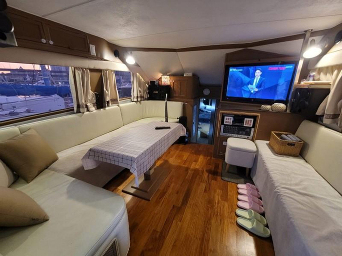 Haeundae Yacht Stay Pension, Haeundae