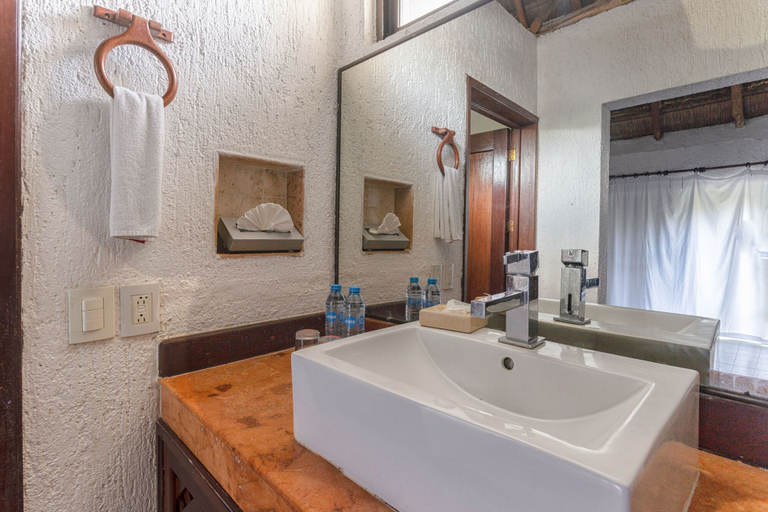 Bathroom 5, Na Balam Hotel, Isla Mujeres
