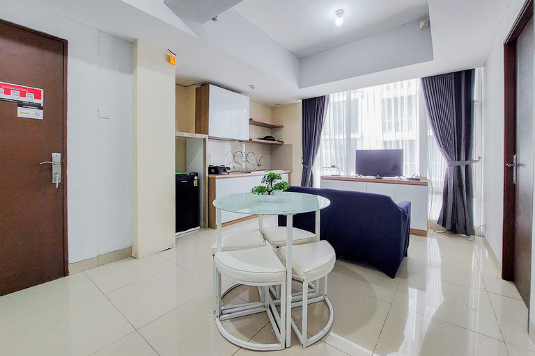 Restful and Modern 2BR Majestic Point Serpong Apartment By Travelio, Tangerang