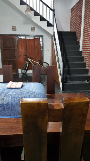 Others 2, Rumah Anggrek Cikole, Bandung
