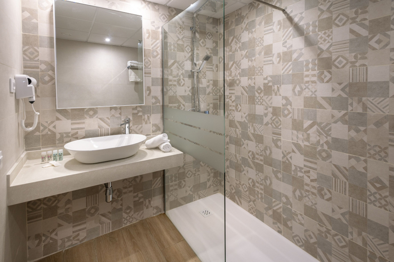 Bathroom 4, Hotel Best Lloret Splash, Girona