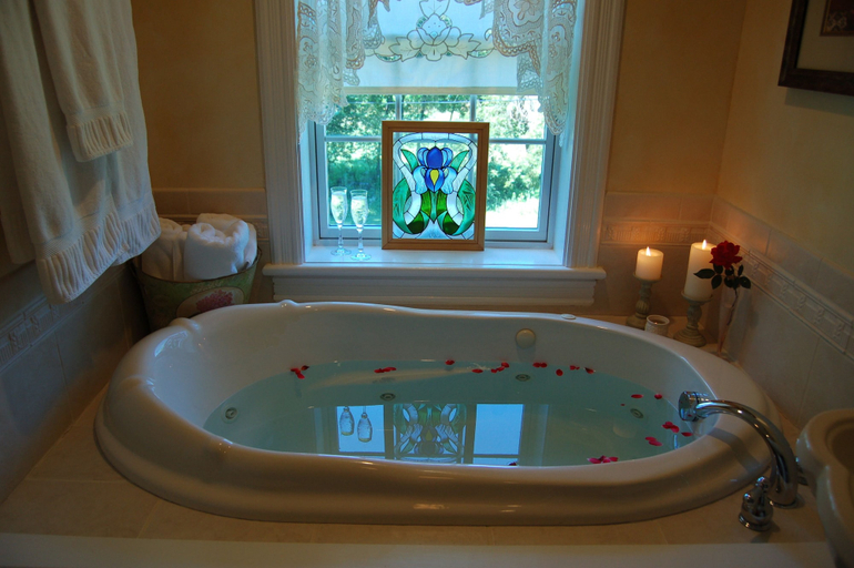 Bathroom 5, Maple Shade Bed & Breakfast, Saratoga